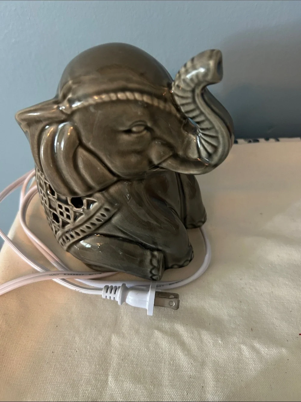 Decorative Ceramic Elephant Accent Night Light w/switch Lamp - Gray